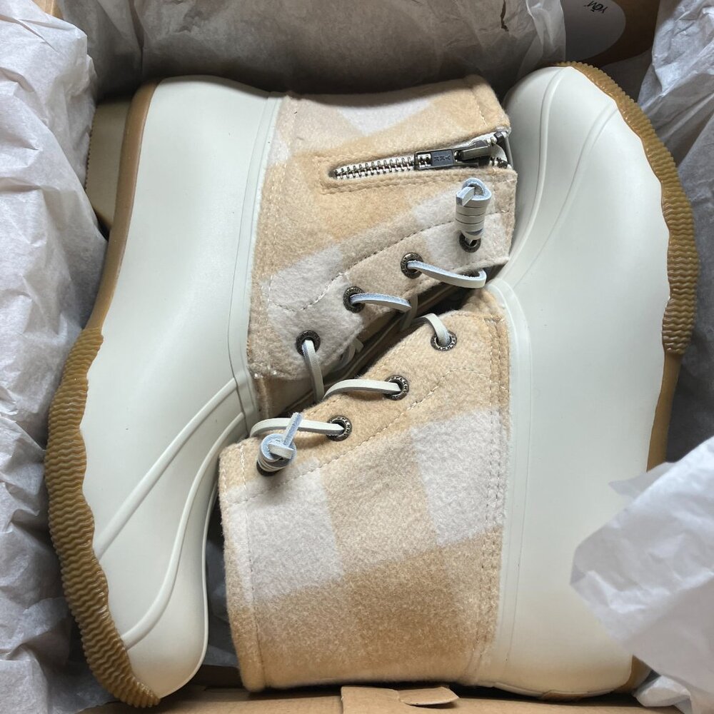 NWT - Sperry Saltwater Check Ivory Snowboots